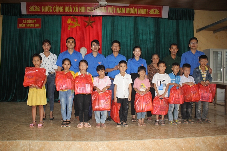 Đoàn Thanh niên Sở Xây dựng Hà Tĩnh: Đồng hành, hỗ trợ xã Điền Mỹ xây dựng Nông thôn mới